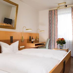 Zimmer mit Kingsize-Bett